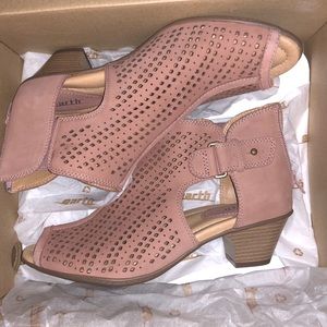 Earth brand Keri Booties size 8.5